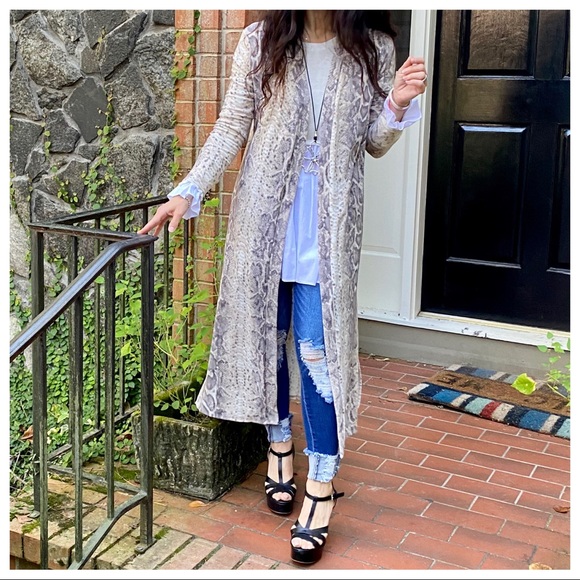 Chic snakeskin print soft knit side slits duster - Picture 2 of 8